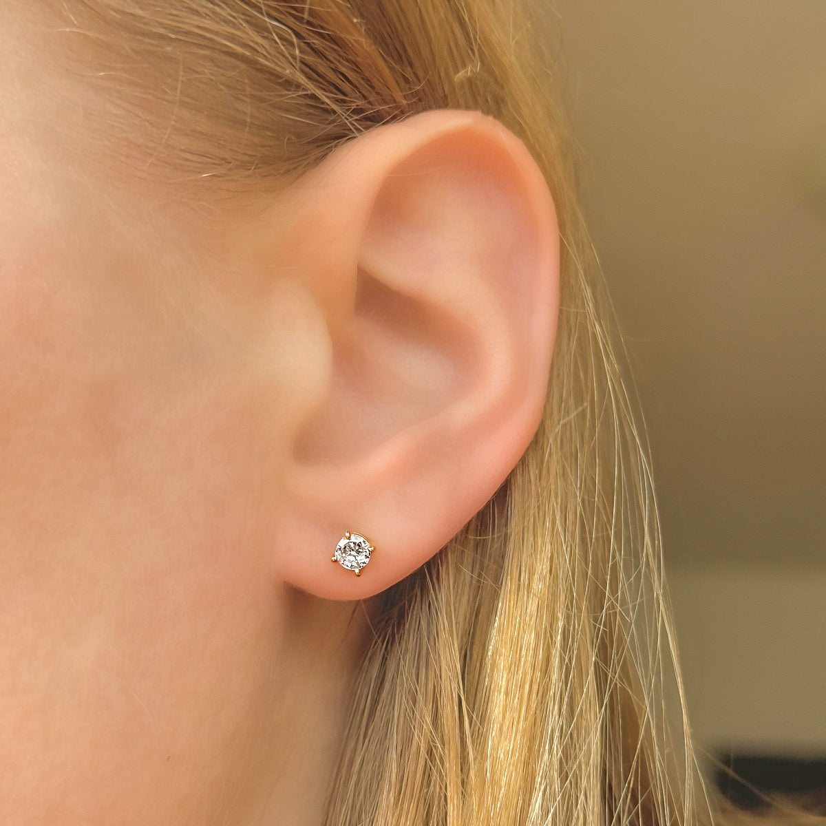 Sidabriniai auksuoti 2-8 mm vinukai su kristalais