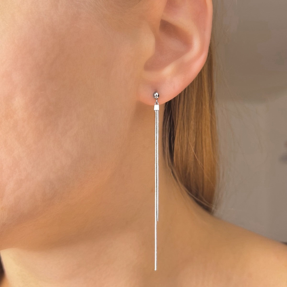 Sidabriniai rodžiuoti kabantys auskarai su grandinėle