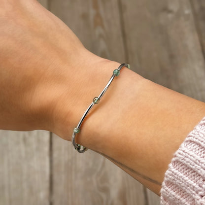 Sidabrinė apyrankė su apatitu