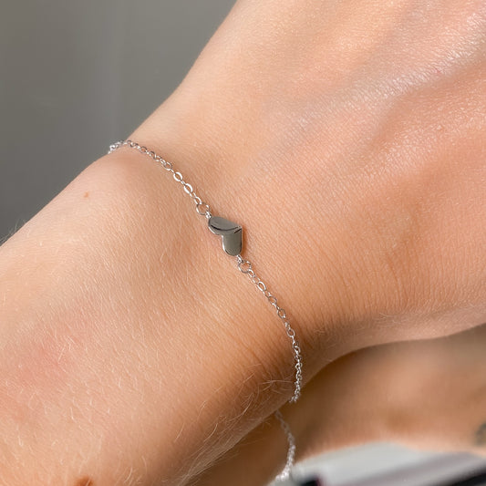 Sidabrinė rodžiuota apyrankė su širdele