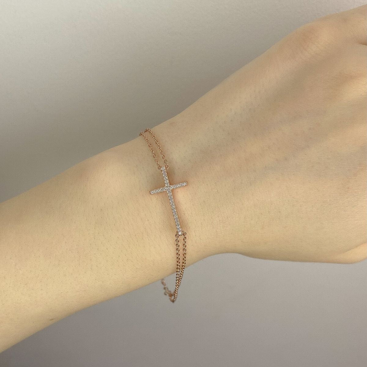 Sidabrinė paauksuota apyrankė su kryželiu