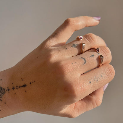 Sidabrinis paauksuotas žiedas su inkrustuota širdute