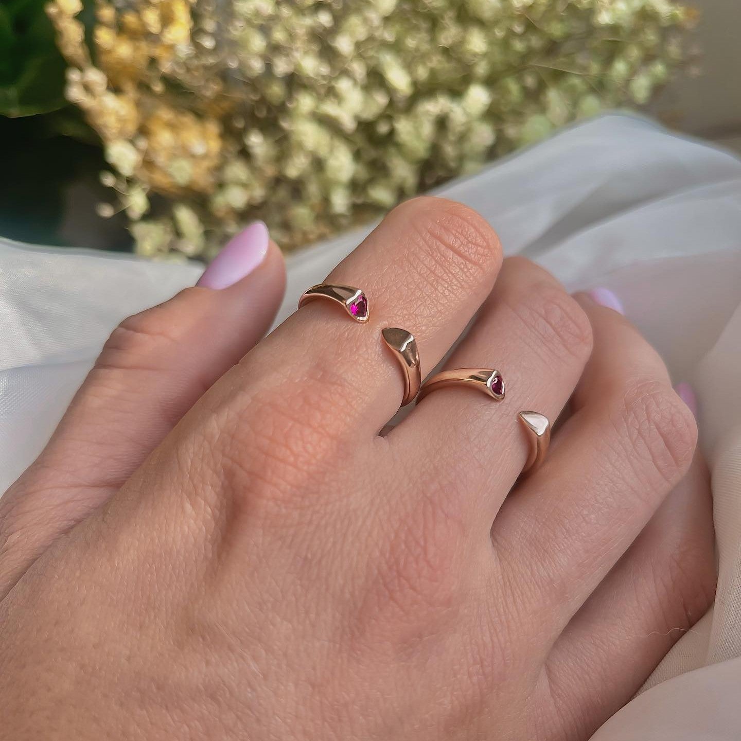 Sidabrinis paauksuotas žiedas su inkrustuota širdute