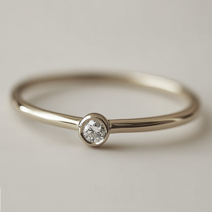 Sidabrinis rodžiuotas žiedas su maža cirkonio akute