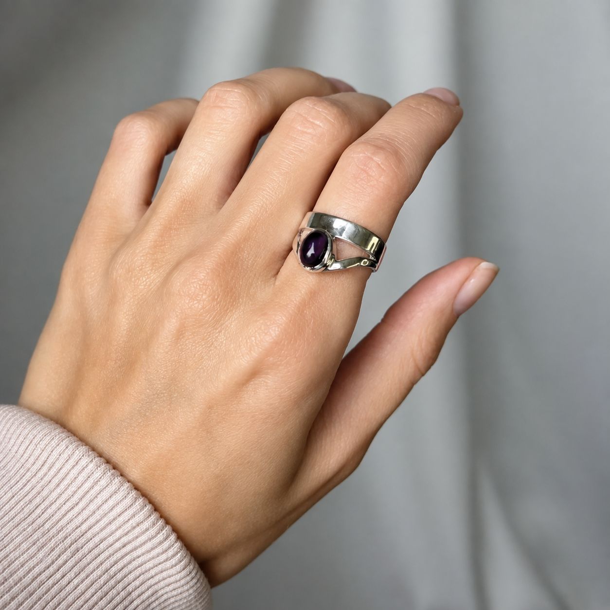 Sterling Silver Oval Amethyst Ring