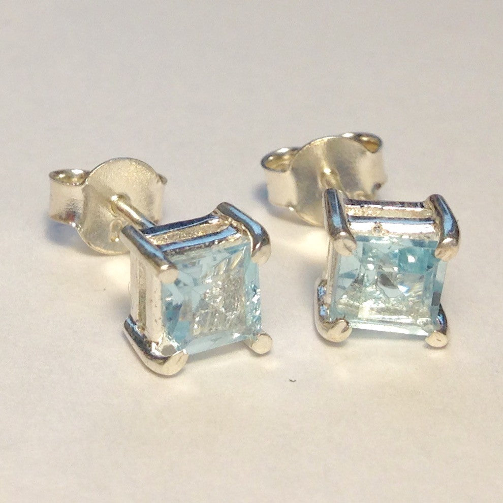 Sidabriniai auskarai su kvadrato formos topazo kristalu