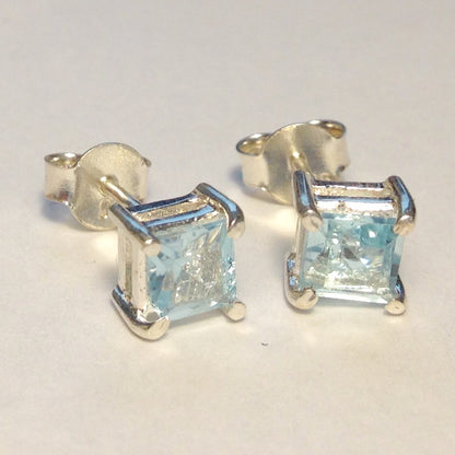 Sidabriniai auskarai su kvadrato formos topazo kristalu