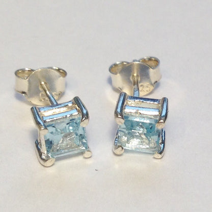 Sidabriniai auskarai su kvadrato formos topazo kristalu