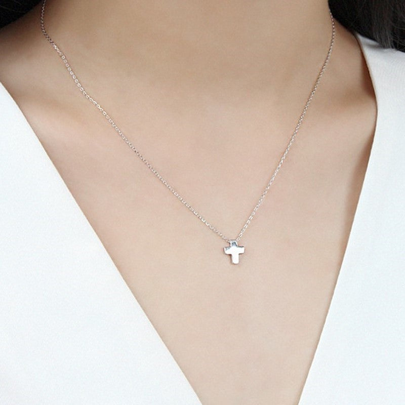 Sidabrinis rodžiuotas pakabukas su kryželiu ir grandinėle