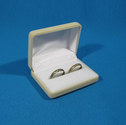 Aksominė dovanų dėžutė