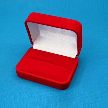 Aksominė dovanų dėžutė