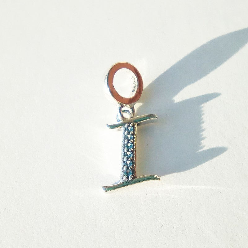 raidės ¦ sidabriniai pakabukai su cirkoniu