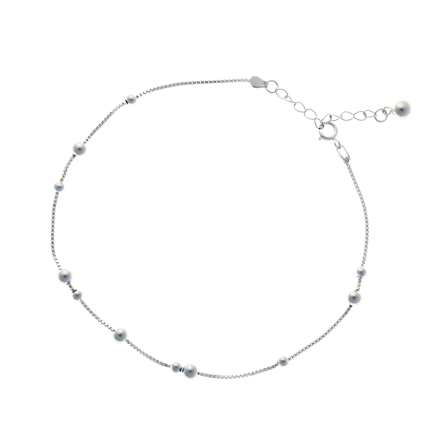 Sidabrinė rodžiuota grandinėlė ant kojos su burbuliukais