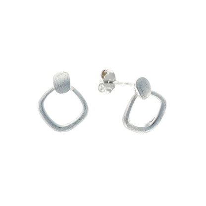 Sidabriniai rombo formos auskarai matiniu paviršiumi