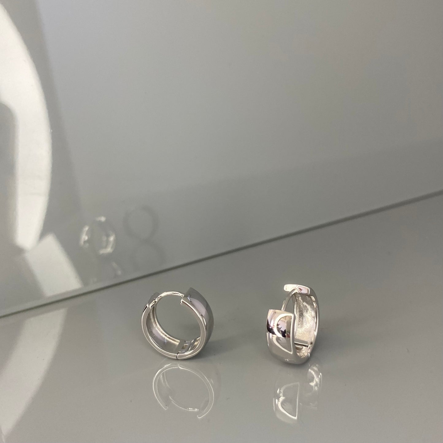 Sidabrinės rodžiuotos plačios rinkutės