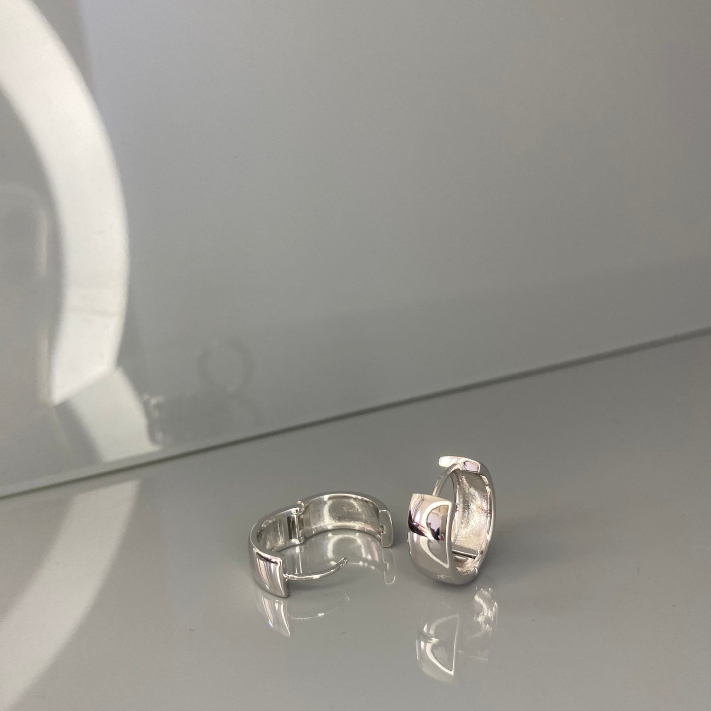 Sidabrinės rodžiuotos plačios rinkutės