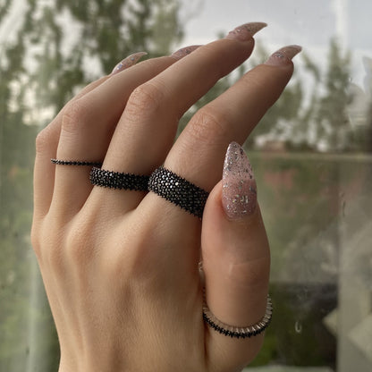 Sidabrinis 2mm žiedelis su juodu cirkoniu