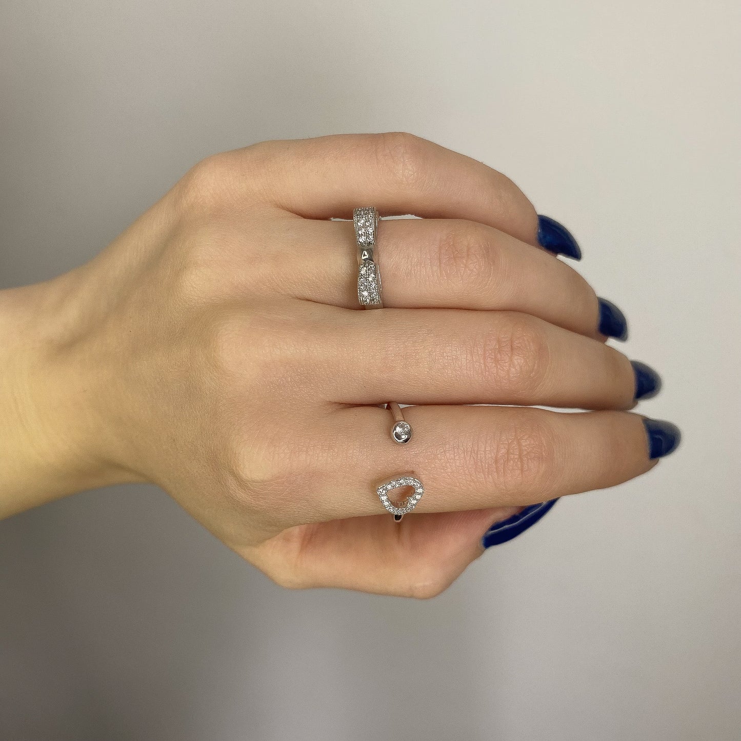 Sidabrinis rodžiuotas žiedas su širdute reg. dydžio