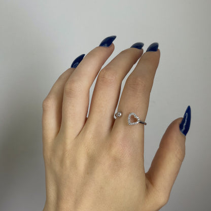 Sidabrinis rodžiuotas žiedas su širdute reg. dydžio