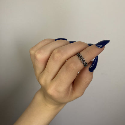 Pintas tamsinto sidabro žiedelis