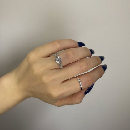 Puošnus ažūrinis sidabro žiedas su 7 mm kristalu