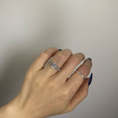 Puošnus ažūrinis sidabro žiedas su 7 mm kristalu