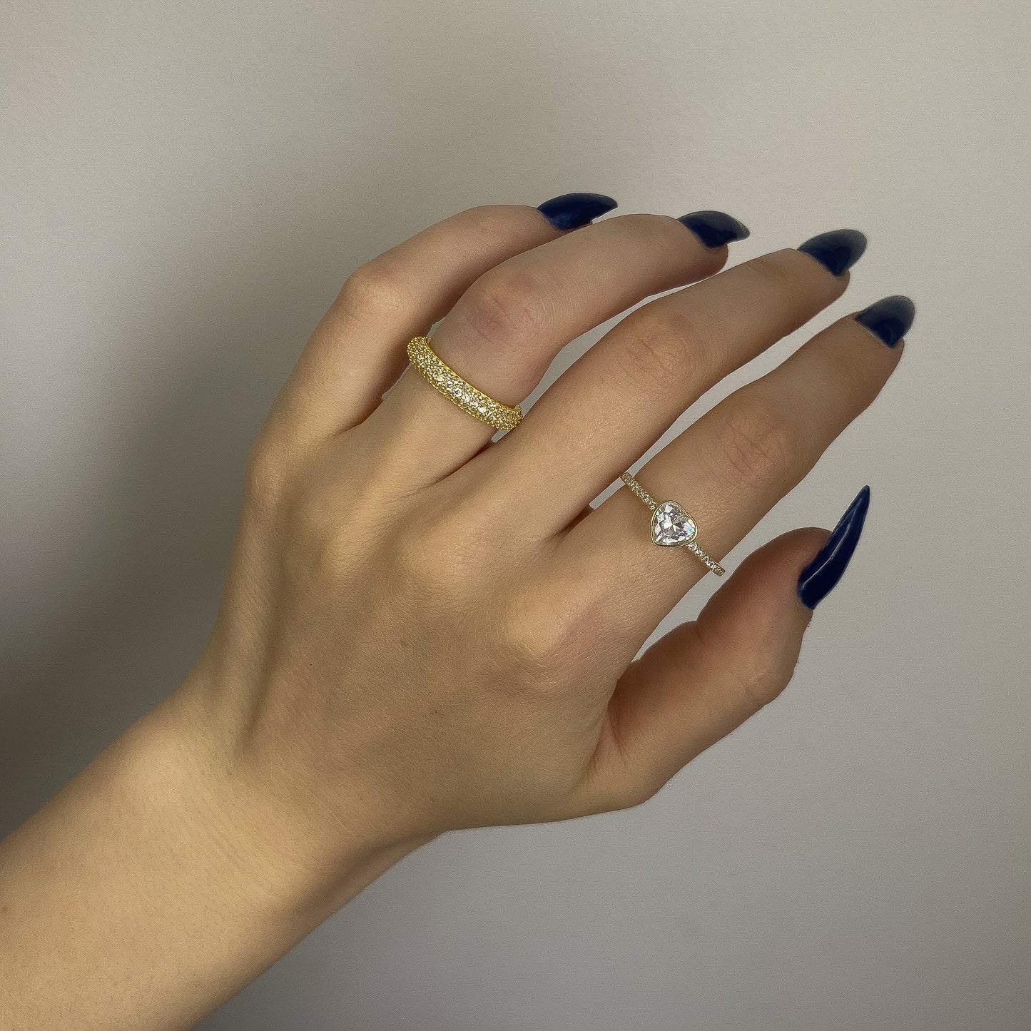 Sidabrinis auksuotas žiedas su cirkonio širdute