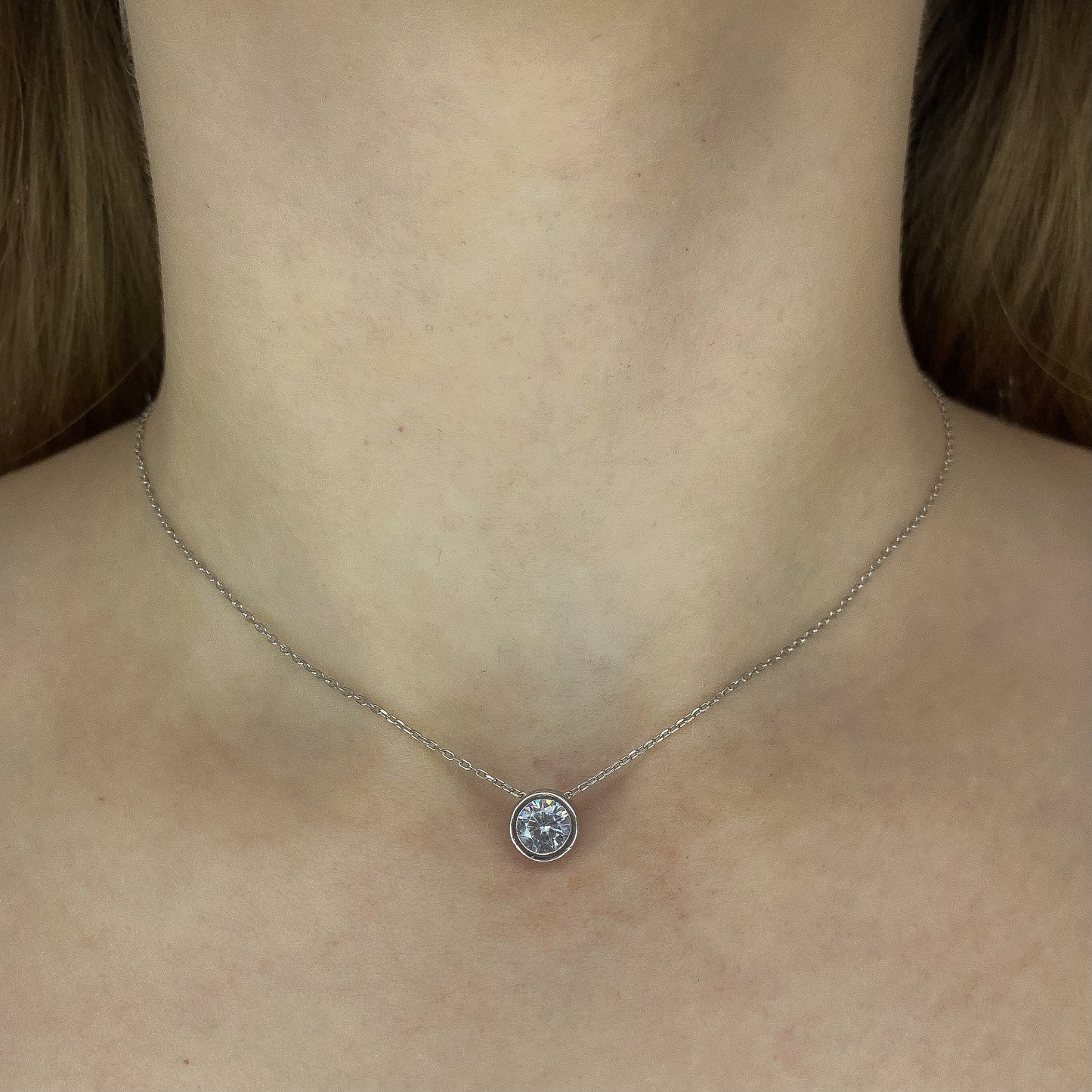 Sidabrinis rodžiuotas pakabukas su cirkonio akute ir grandinėle