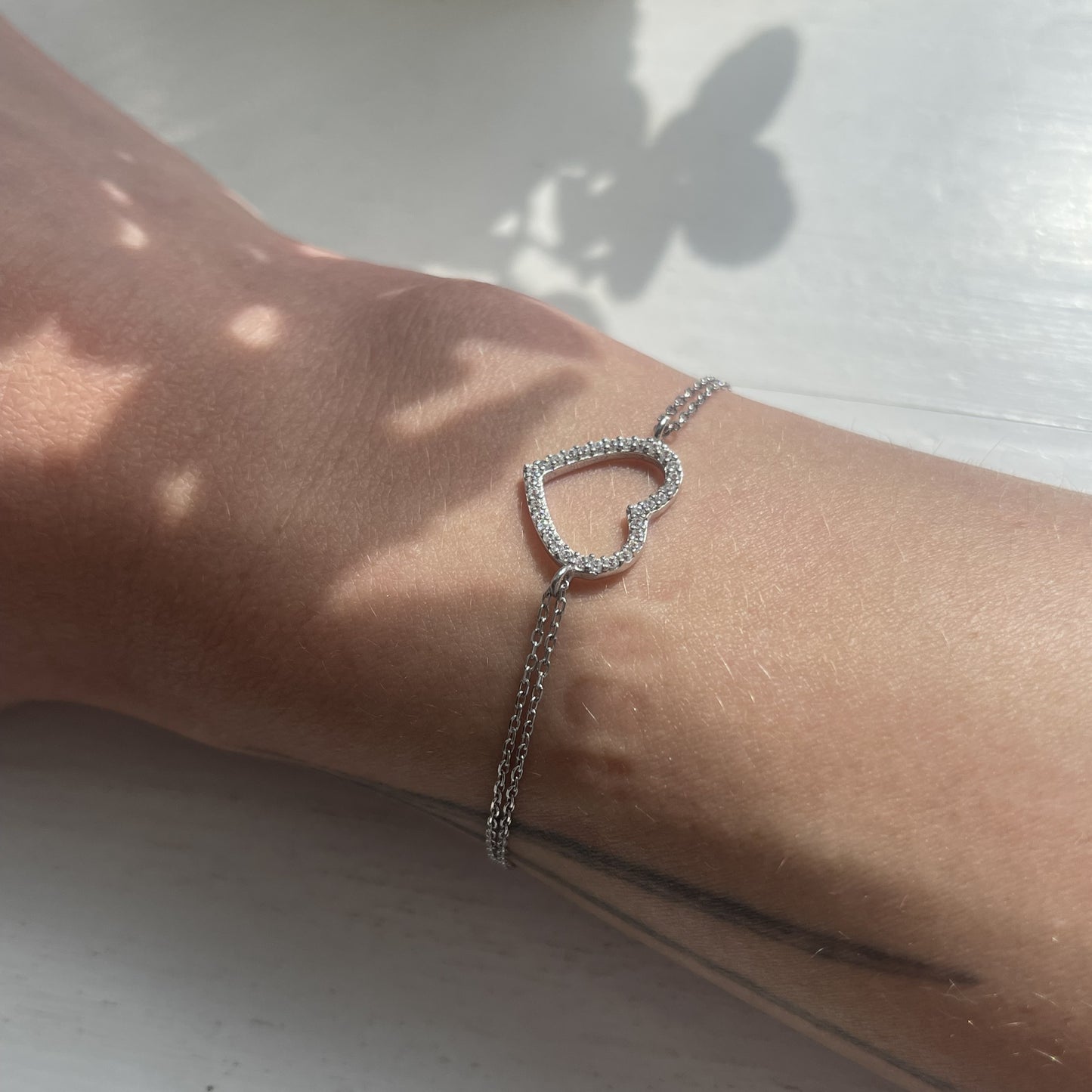 Sidabrinė rodžiuota apyrankė su širdele