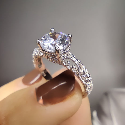 Puošnus ažūrinis sidabro žiedas su 7 mm kristalu