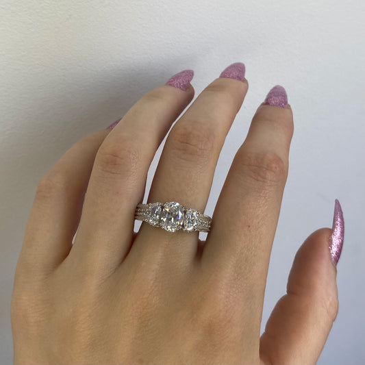 Sidabrinis rodžiuotas žiedas su cirkonio kristalais