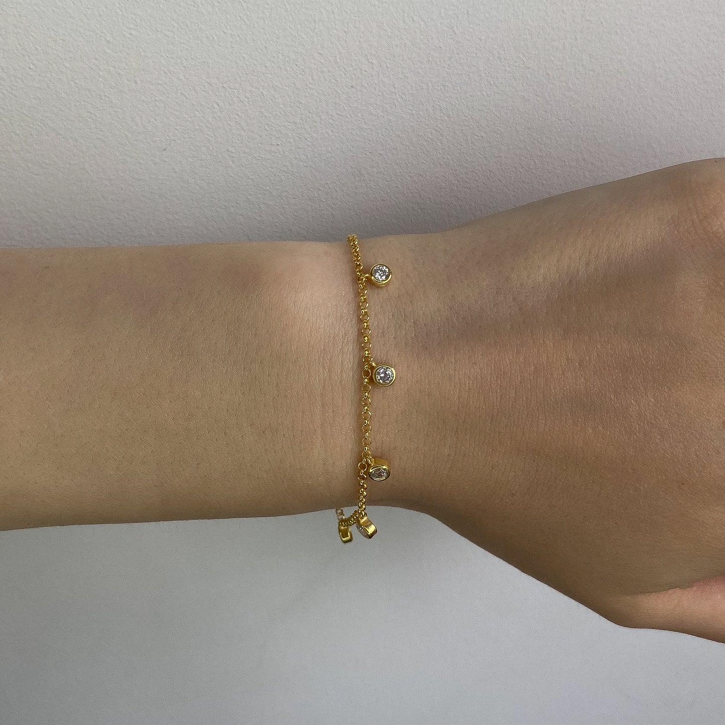 Sidabrinė apyrankė su 7 cirkoniais