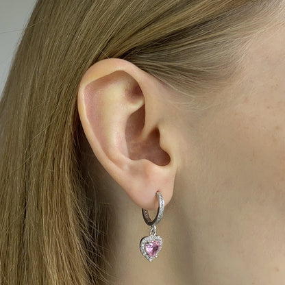 Sidabrinės rodžiuotos rinkutės su rožinio cirkonio širdele