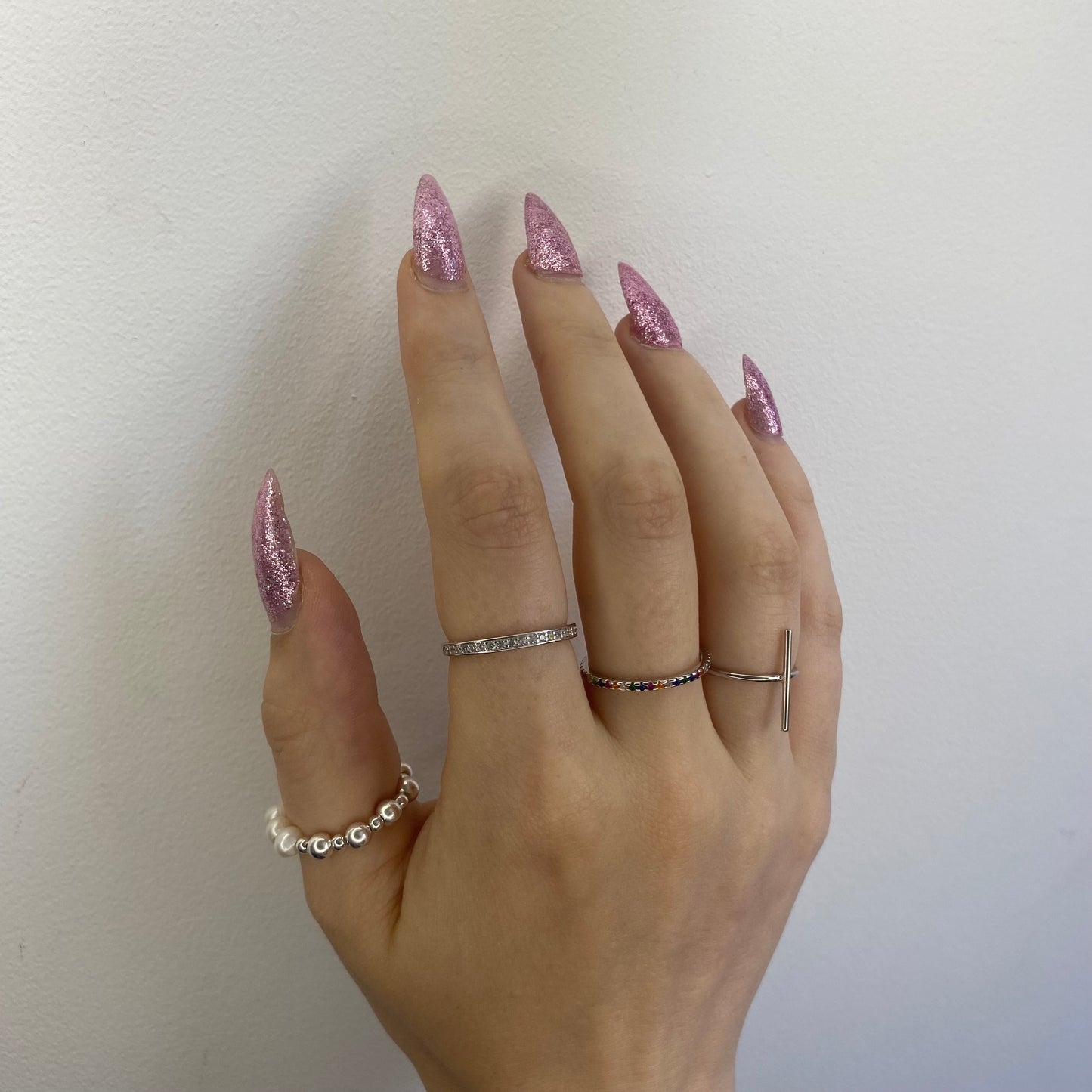 Sidabrinis rodžiuotas 1,5mm žiedelis su spalvotu cirkoniu