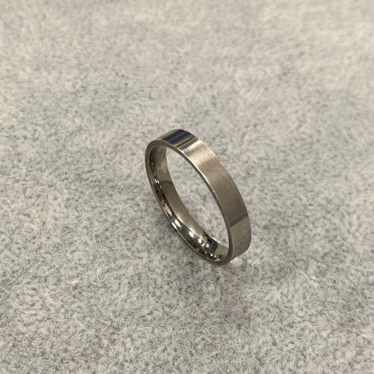 Sidabrinis 4mm pločio juodo rodžio žiedas