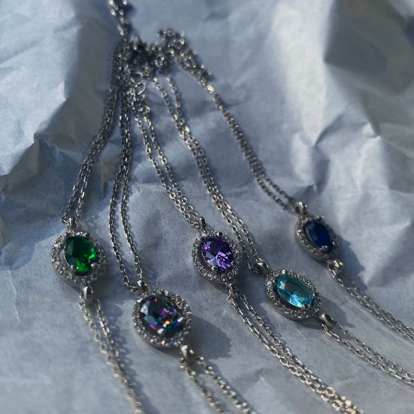 Sidabrinė rodžiuota apyrankė su ovaliu violetiniu cirkoniu