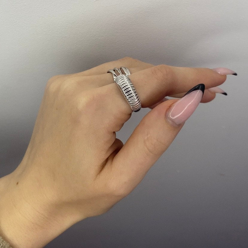 Sidabrinis rodžiuotas reguliuojamo dydžio žiedas