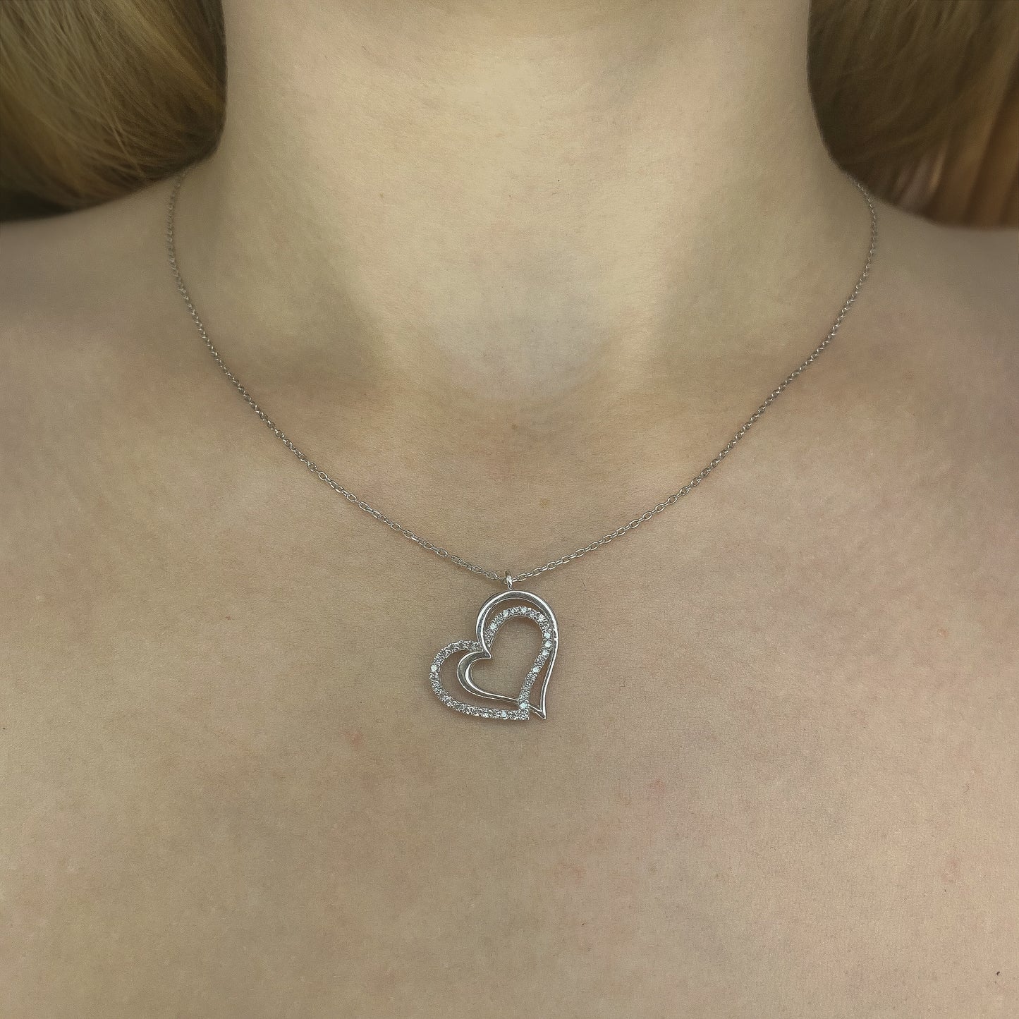 Sidabrinis rodžiuotas pakabukas širdelė su cirkoniu ir grandinėle