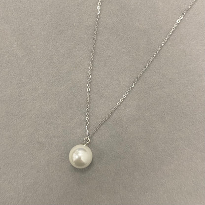 Sidabrinis rodžiuotas pakabukas su perlu