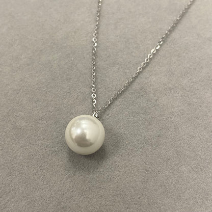 Sidabrinis rodžiuotas pakabukas su perlu