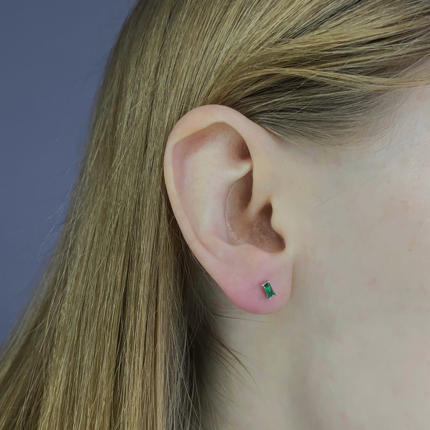 Sidabriniai vinukai su žaliu cirkoniu