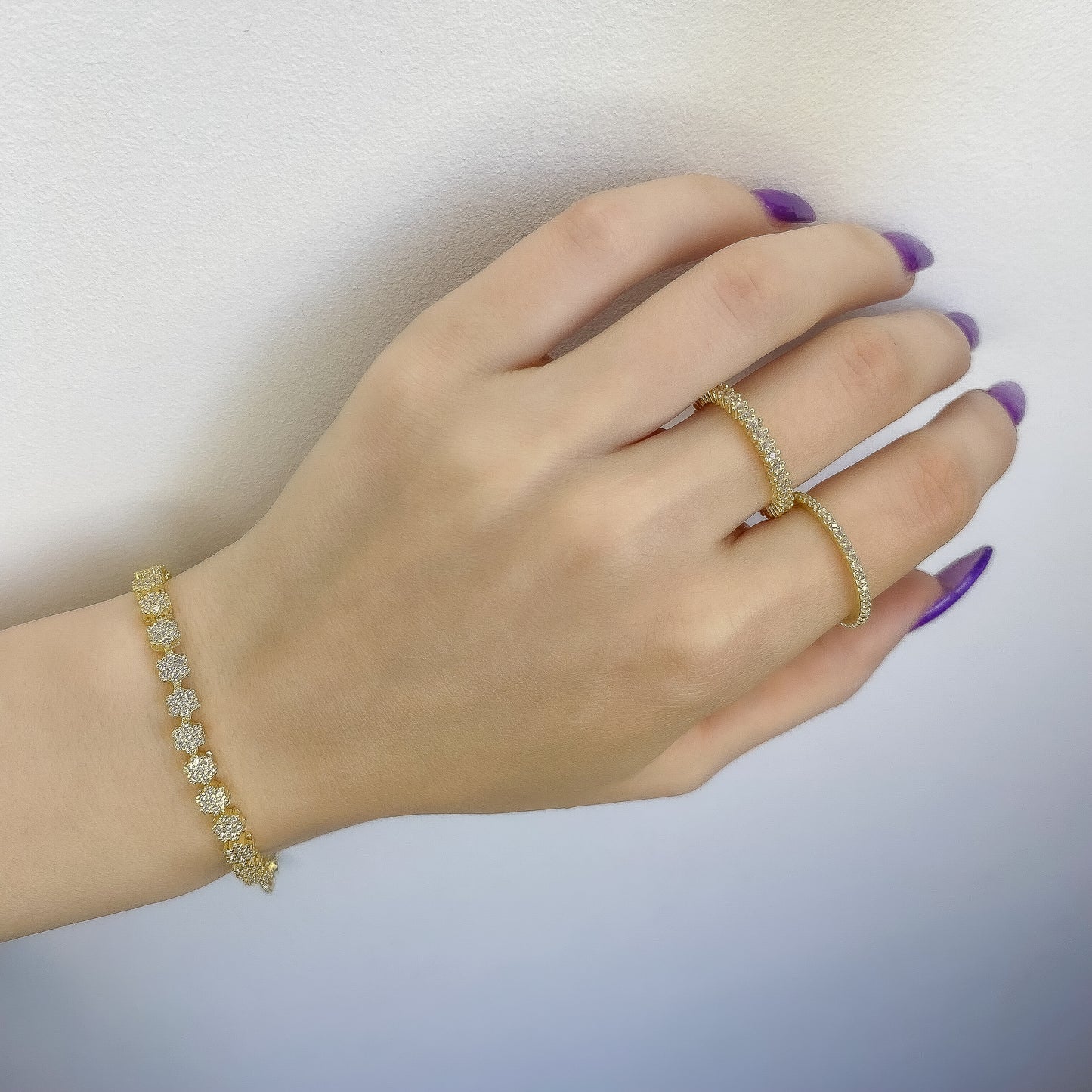 Sidabrinė apyrankė su mažomis cirkonio gėlytėmis