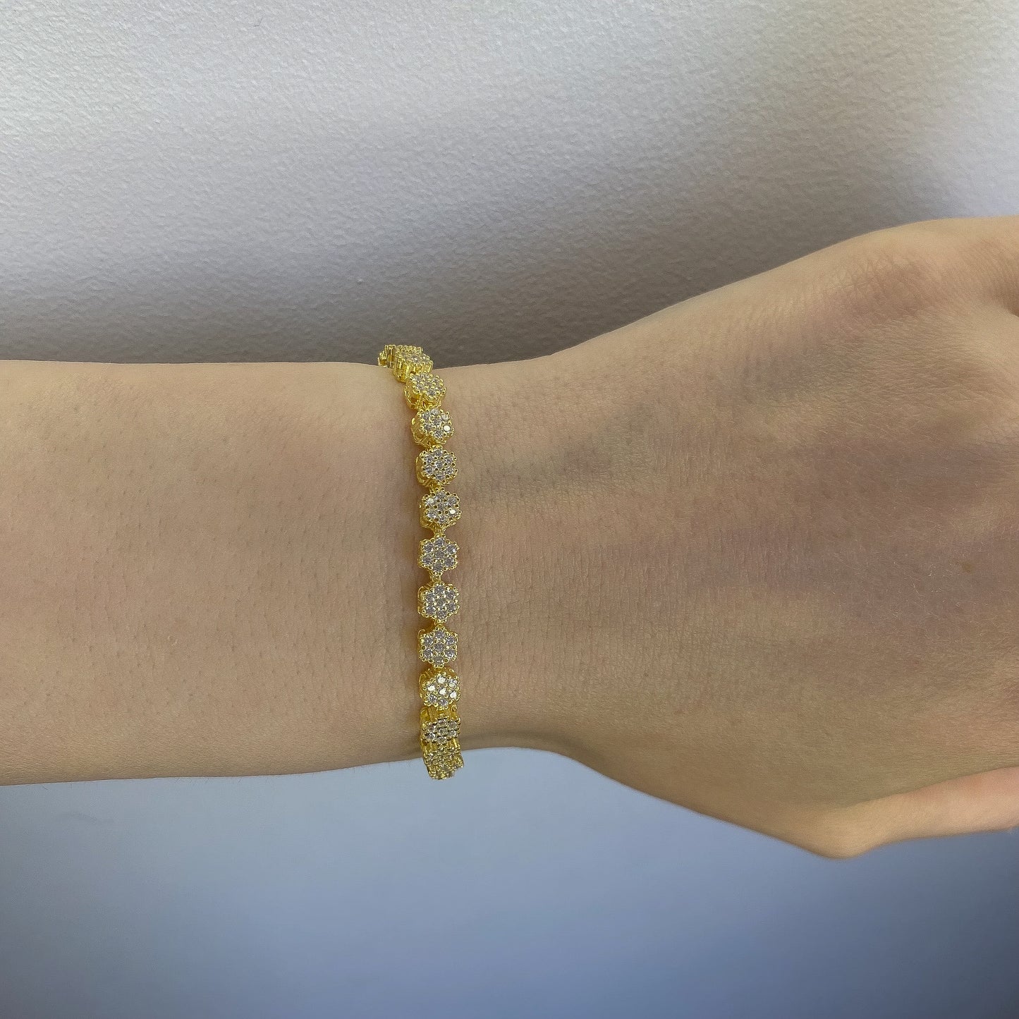 Sidabrinė apyrankė su mažomis cirkonio gėlytėmis