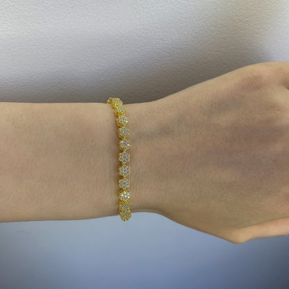 Sidabrinė apyrankė su mažomis cirkonio gėlytėmis