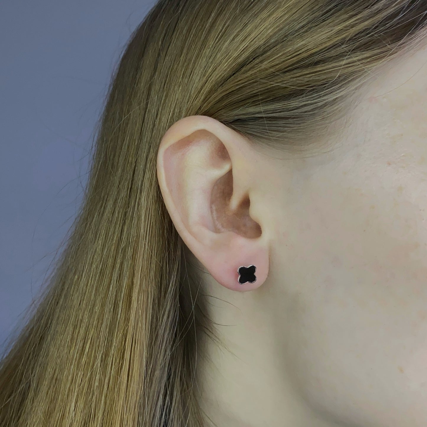 Sidabriniai rodžiuoti užsukami vinukai "Dobilas"