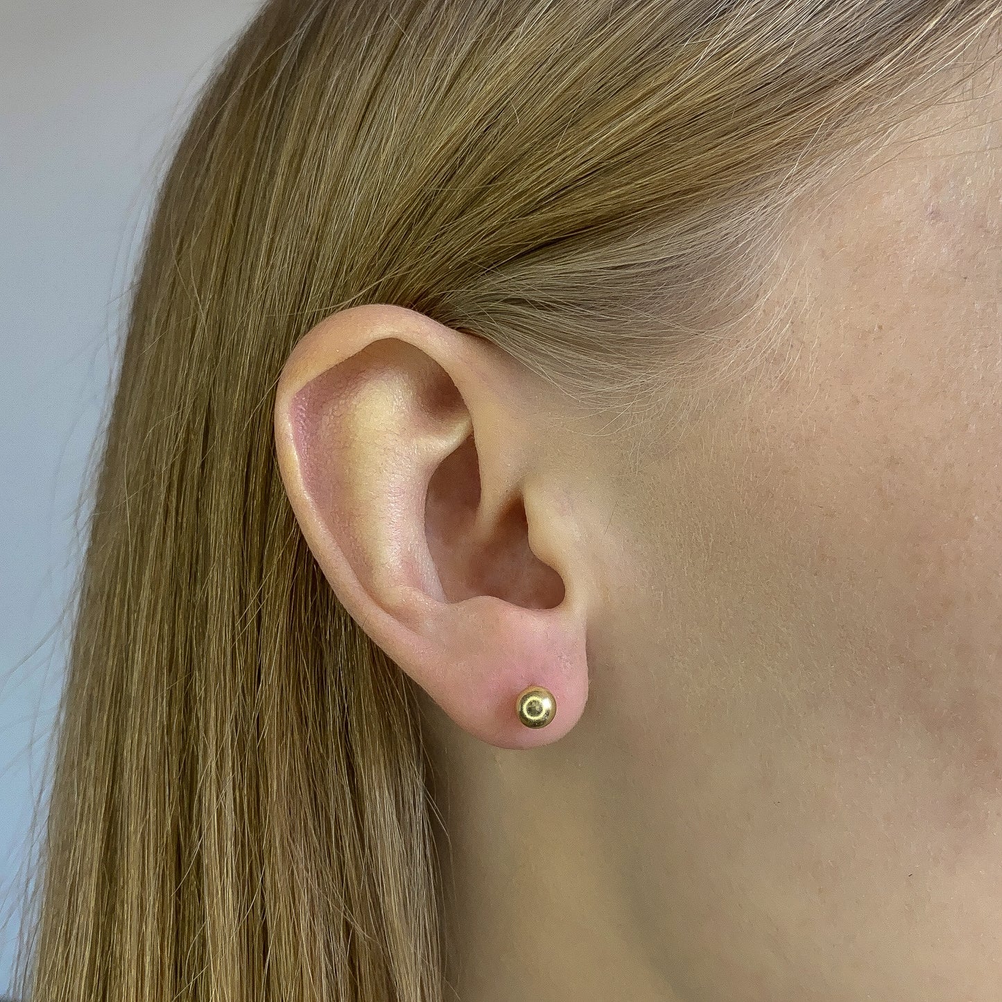 Sidabriniai auksuoti 2-7mm auskarai burbuliukai