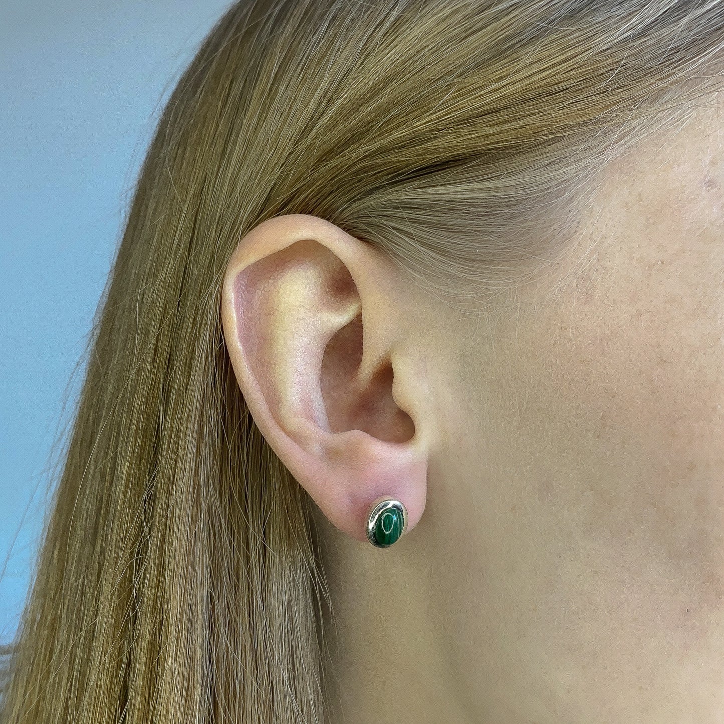 Sidabriniai ovalūs auskarai su malachitu