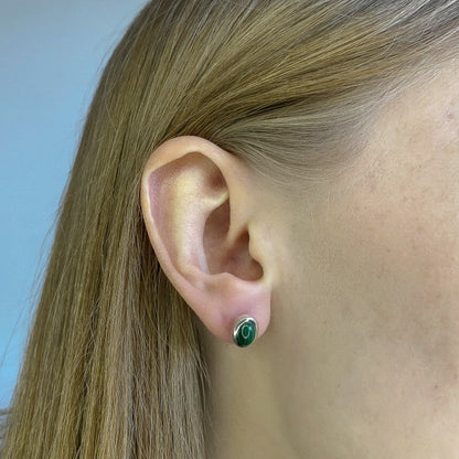 Sidabriniai ovalūs auskarai su malachitu