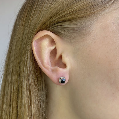 Sidabriniai kvadratiniai auskarai su onikso akmeniu