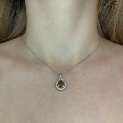 Sidabrinis lašo formos pakabukas su sultanitu ir grandinėle